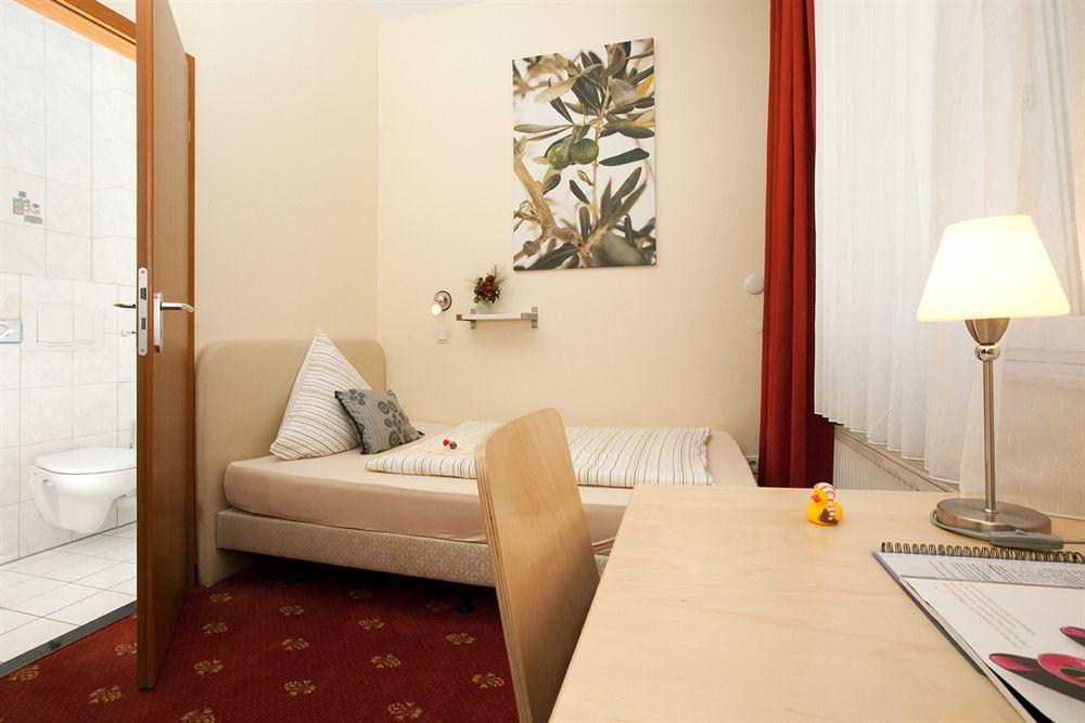 Hotel Domstern Koln Bagian luar foto