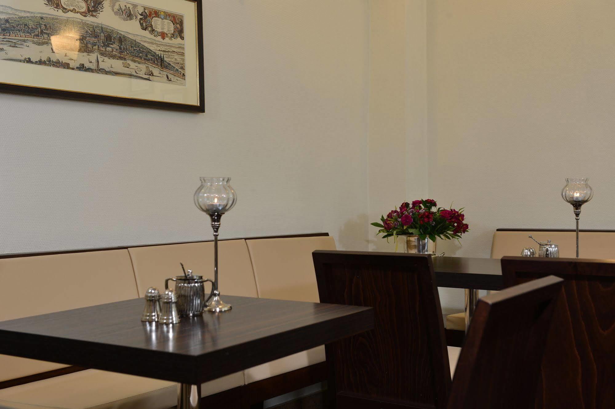 Hotel Domstern Koln Bagian luar foto